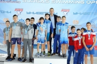 Бургаските плувци окичиха кмета със златен медал