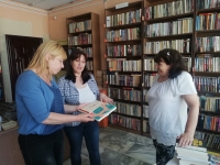 Инициативата „Големи автори за малки библиотеки“ достигна до бургаския квартал „Долно Езерово“