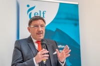 Максим Бехар говори на форум в Кралската библиотека в Брюксел за цунамито от фалшиви новини