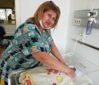 Старша акушерка Светлина Николова: Индивидуален подход към майката и бебето дава най-добри резултати в периода след раждането