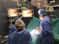 Мултидисциплинарен екип от клиниките по урология и хирургия в „Сърце и Мозък“ Бургас извърши животоспасяваща операция на пациентка с тежко онкологично заболяване 