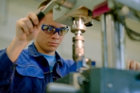 Учебен център в Тракия икономическа зона плаща, за да учиш за „Машинен техник“ 