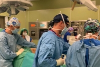 С рядка безкръвна интервенция съдовият хирург д-р Николай Вълчев спаси матката на 39-годишна бургазлийка