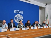 Алибегов пак плаши с протести: Този път браншът не приема Зарица Динкова за министър на туризма