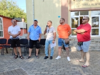 Жителите на село Росен излизат на протест заради разбит път