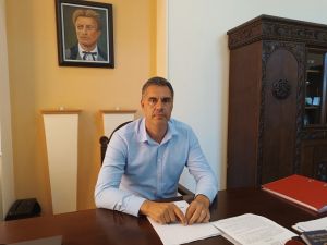 Областният управител кани общински фирми да съборят незаконните сгради в Росенец  