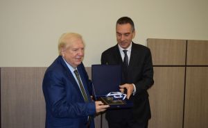 Изявени бургазлии получиха почетни звания и награди за приноса си към града