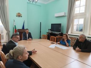 Областният управител Пламен Янев инициира среща за решаване на случая на тормозената ученичка от СУ „Константин Петканов“