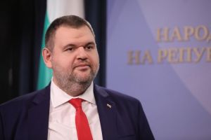 Делян Пеевски, съпредседател на ДПС: Елитът на ПП-ДБ на снимки с контрабандисти – това е нечуван скандал