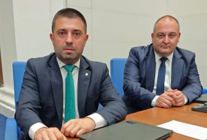 „Възраждане“ сигнализира за опасна и рушаща се сграда в центъра на Бургас