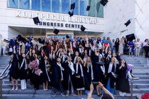 Първият випуск млади лекари от Бургаския държавен университет се дипломира