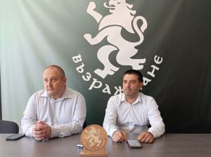 Народни представители от Бургас алармират: Заради санкциите на ЕС Черноморието тъне в задушливи миризми