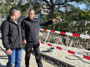 Народният представител Калин Стоянов и кметът на Царево Марин Киров провериха критични участъци в общината след наводненията