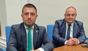 Депутати от „Възраждане“: Надяваме се Радев да не залитне по коалиции с ПП-ДБ, които са негова рожба