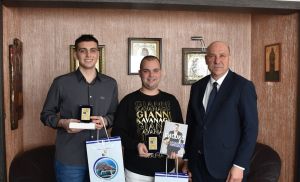 Двама младежи от Поморие са сред заслужилите престижната стипендия „Атанас Буров“