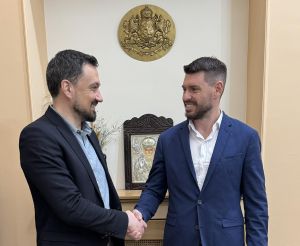 Областния управител Добромир Гюлев и общественика Кръстьо Пеев обсъдиха проблемите с обгазяването в Бургас и Несебър