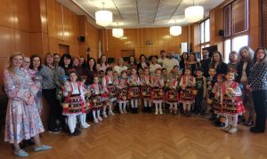 Лазарки внесоха празнично настроение в Съдебната палата в Бургас