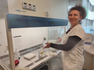 Микробиолозите на УМБАЛ Бургас представят редки бактерии на научен форум