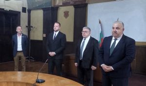 Областният управител Дико Диков представи пред екипа новите заместник областни управители
