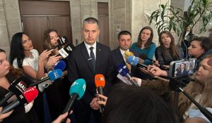 “Възраждане” с подписка за искане на местен  референдум за двата бежански лагера в Средец и Симеоновград
