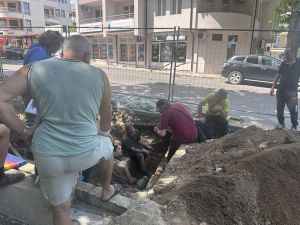 Непокътната елинска гробница откриха до „Марина Палас“ в Несебър