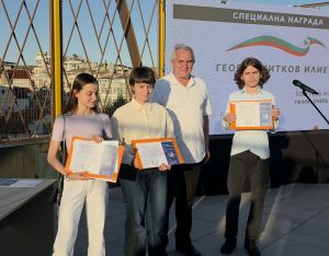 Центърът за върхови постижения „УНИТе“ отличи изявени ученици на ППМГ „Акад. Никола Обрешков“