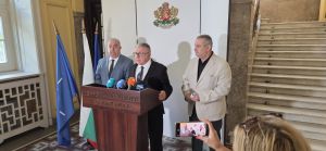 Затварят за къпане плаж „Изток“ в Свети Влас 