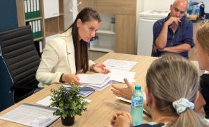 Огромен интерес предизвика приемният ден на народния представител Милева Владкова в Бургас